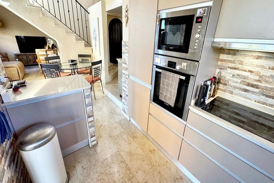 3 sovrum Semi-fristående Villa till salu i Hacienda del Alamo med pool garage - 344 950 € (Ref: 10175630)