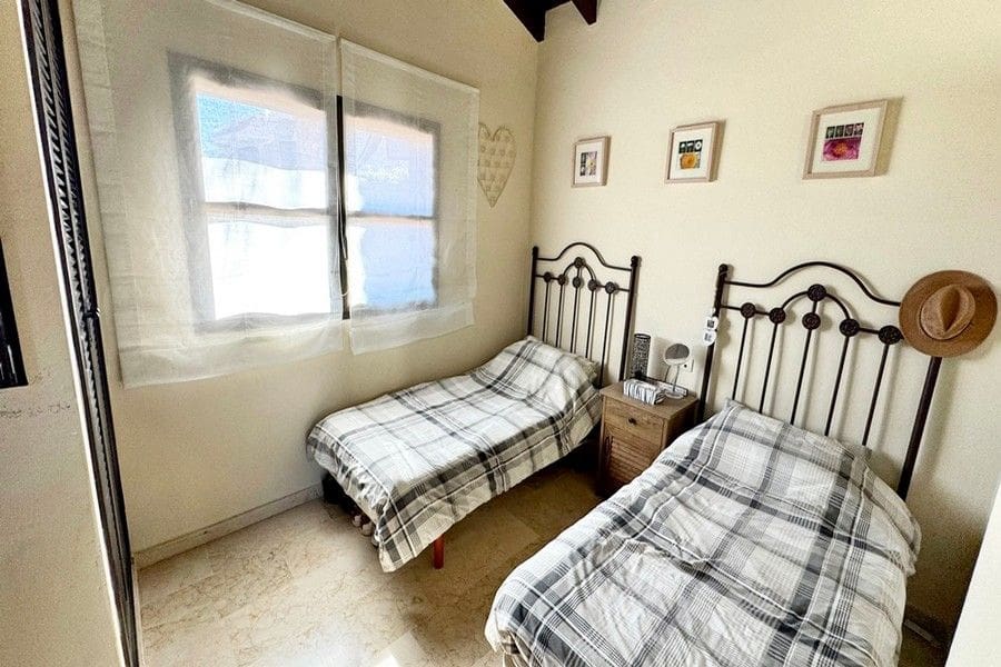 3 sovrum Semi-fristående Villa till salu i Hacienda del Alamo med pool garage - 344 950 € (Ref: 10175630)