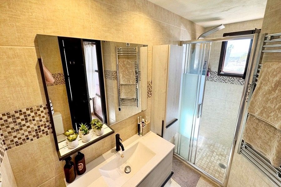 3 sovrum Semi-fristående Villa till salu i Hacienda del Alamo med pool garage - 344 950 € (Ref: 10175630)