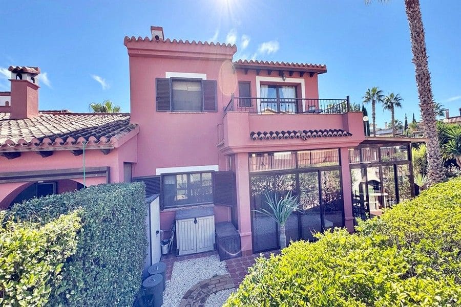 3 sovrum Semi-fristående Villa till salu i Hacienda del Alamo med pool garage - 344 950 € (Ref: 10175630)