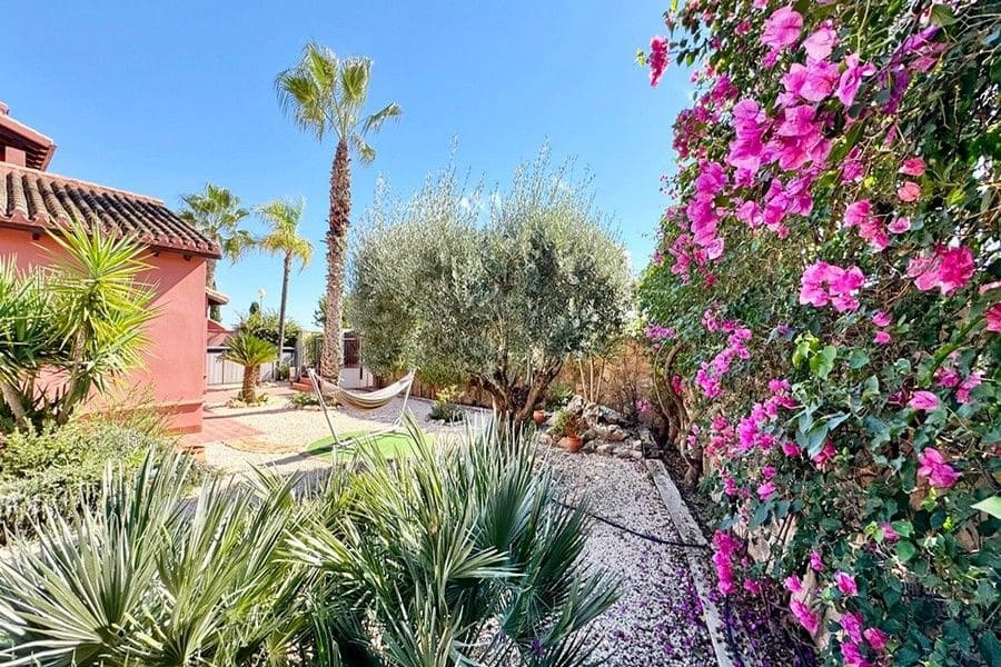 3 sovrum Semi-fristående Villa till salu i Hacienda del Alamo med pool garage - 344 950 € (Ref: 10175630)
