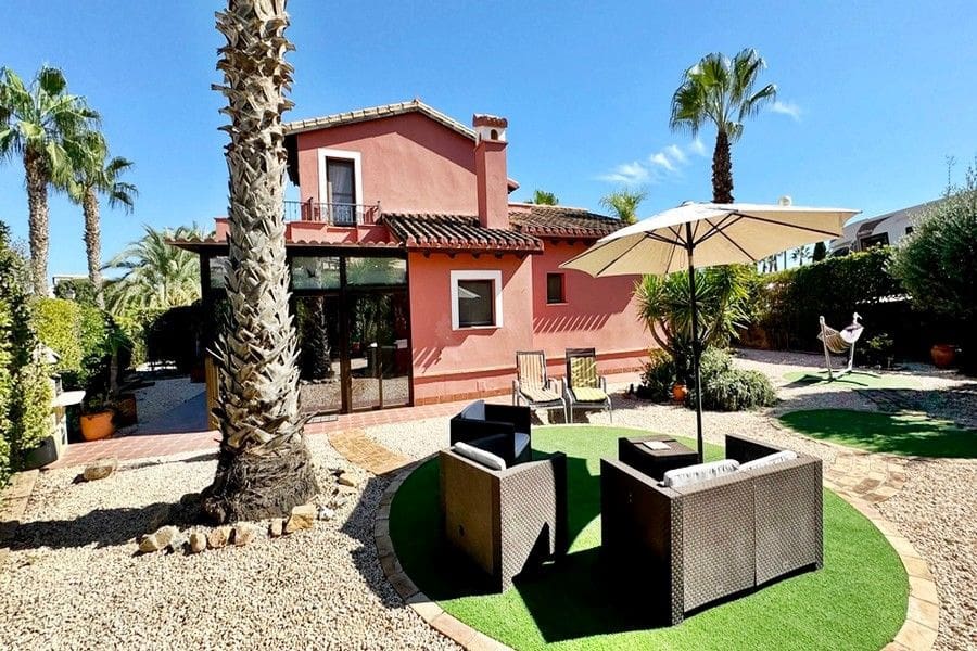 3 sovrum Semi-fristående Villa till salu i Hacienda del Alamo med pool garage - 344 950 € (Ref: 10175630)