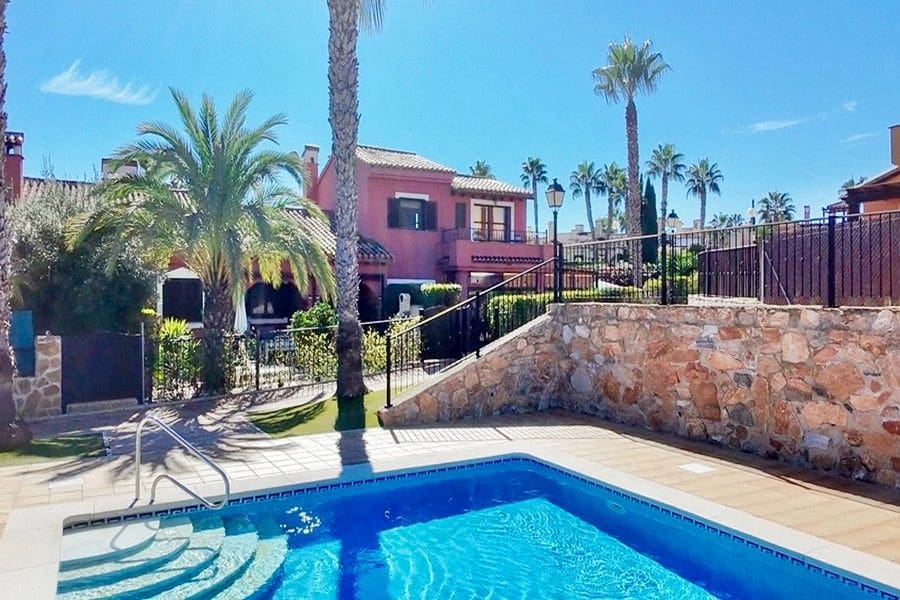 3 sovrum Semi-fristående Villa till salu i Hacienda del Alamo med pool garage - 344 950 € (Ref: 10175630)