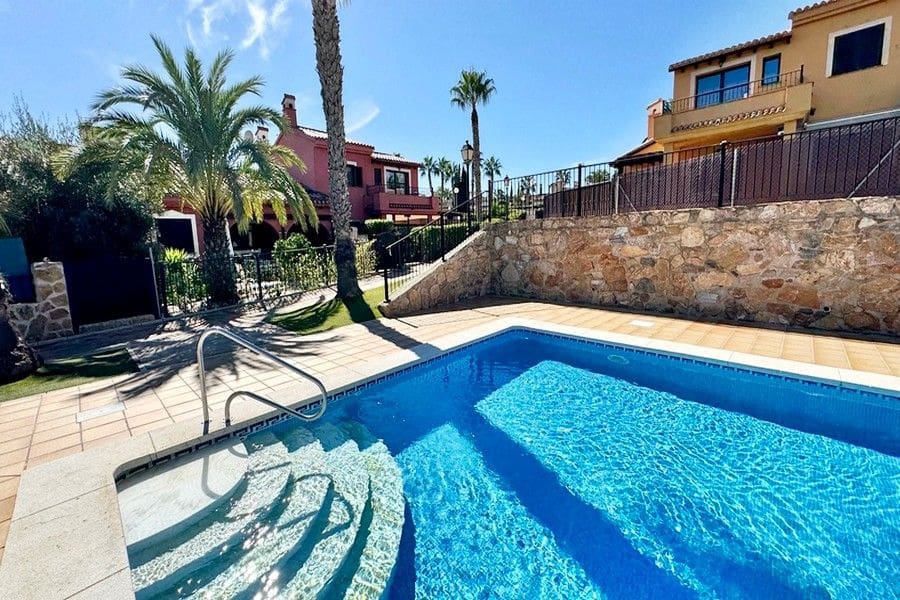 3 sovrum Semi-fristående Villa till salu i Hacienda del Alamo med pool garage - 344 950 € (Ref: 10175630)