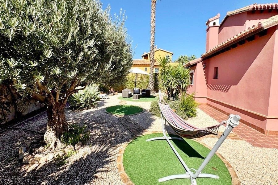 3 sovrum Semi-fristående Villa till salu i Hacienda del Alamo med pool garage - 344 950 € (Ref: 10175630)
