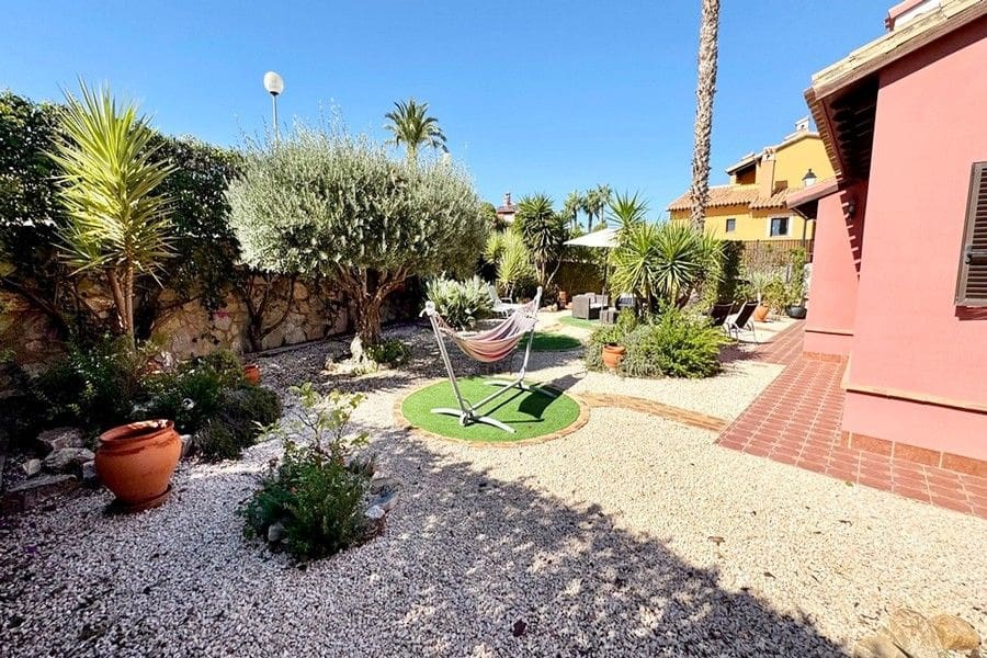 3 sovrum Semi-fristående Villa till salu i Hacienda del Alamo med pool garage - 344 950 € (Ref: 10175630)