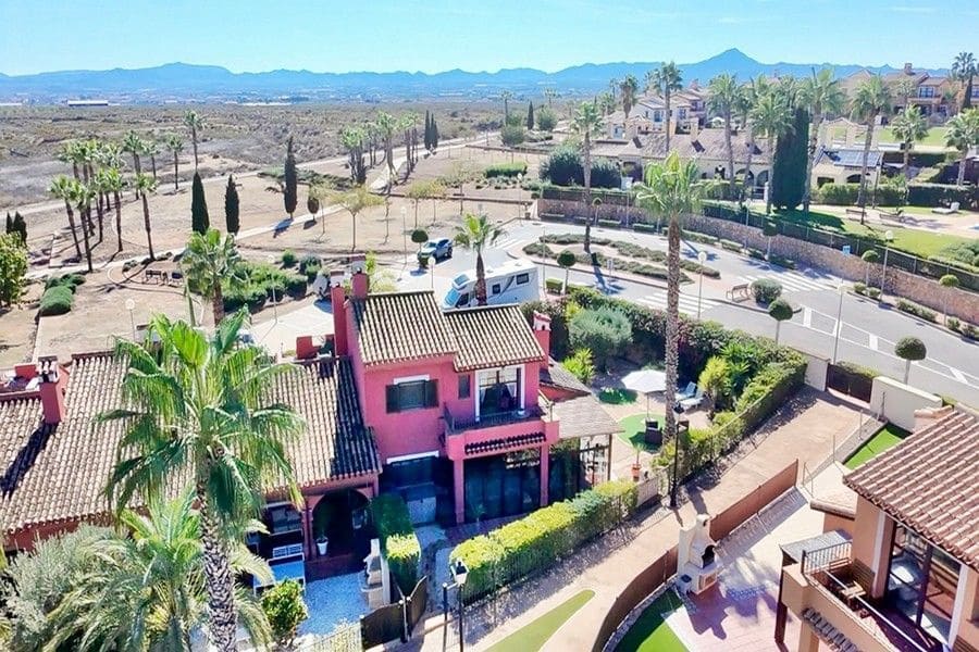 3 sovrum Semi-fristående Villa till salu i Hacienda del Alamo med pool garage - 344 950 € (Ref: 10175630)