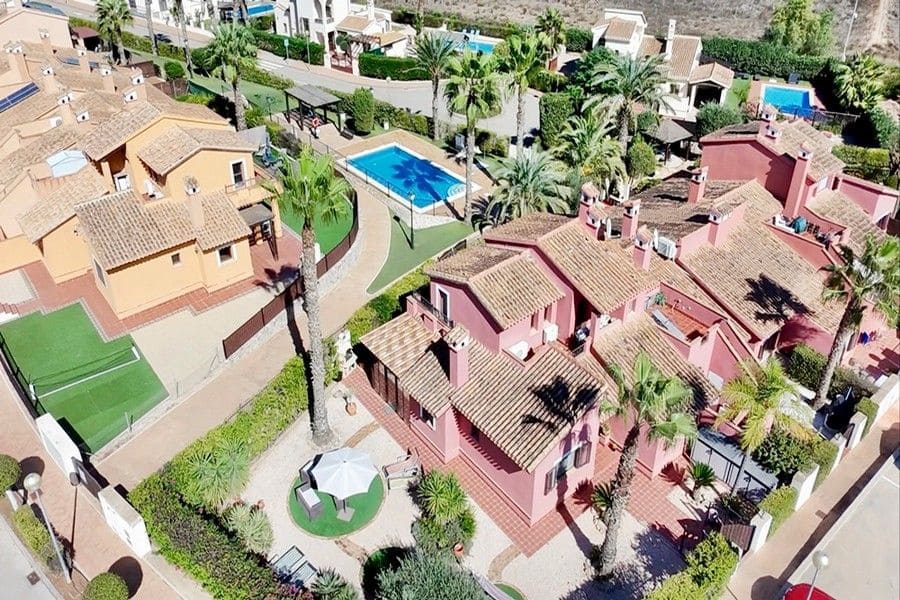 3 sovrum Semi-fristående Villa till salu i Hacienda del Alamo med pool garage - 344 950 € (Ref: 10175630)