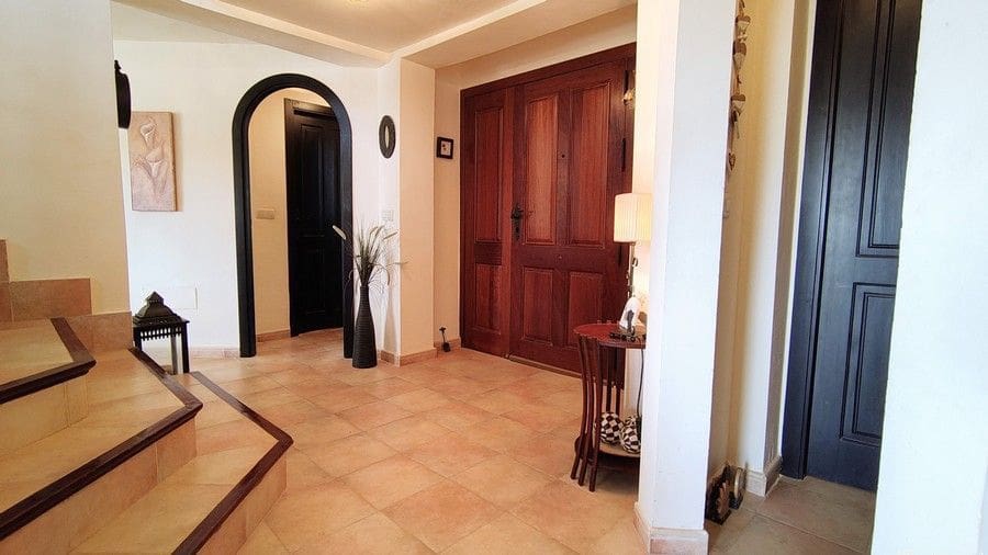 3 sypialnia Dom blizniak na sprzedaż w Hacienda del Alamo z basenem garażem - 242 500 € (Ref: 8959884)