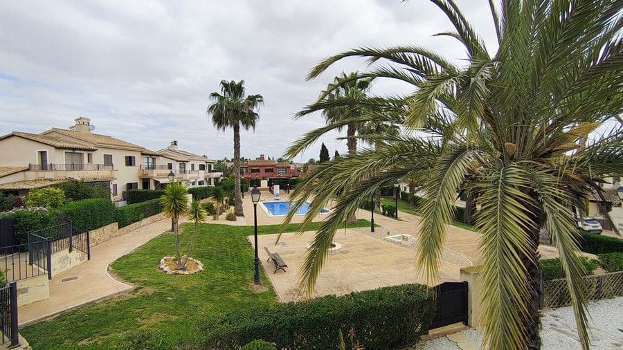 3 sypialnia Dom blizniak na sprzedaż w Hacienda del Alamo z basenem garażem - 242 500 € (Ref: 8959884)