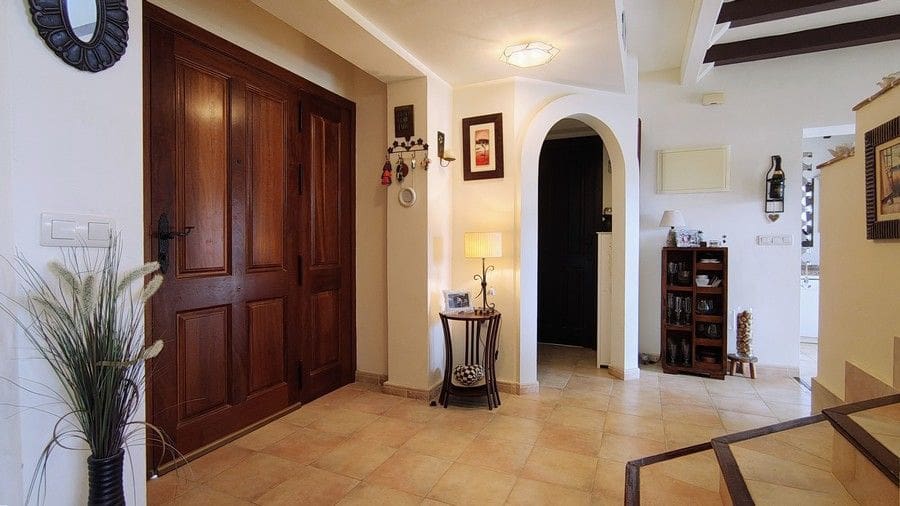 3 sypialnia Dom blizniak na sprzedaż w Hacienda del Alamo z basenem garażem - 242 500 € (Ref: 8959884)