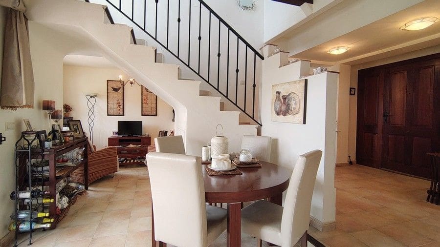 3 sypialnia Dom blizniak na sprzedaż w Hacienda del Alamo z basenem garażem - 242 500 € (Ref: 8959884)