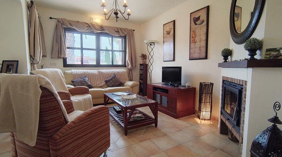 3 sypialnia Dom blizniak na sprzedaż w Hacienda del Alamo z basenem garażem - 242 500 € (Ref: 8959884)