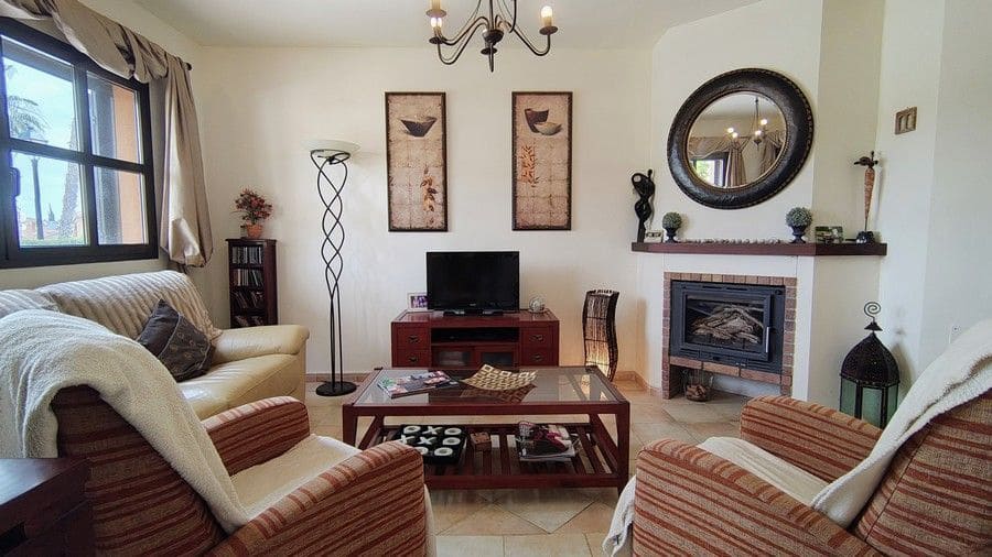 3 sypialnia Dom blizniak na sprzedaż w Hacienda del Alamo z basenem garażem - 242 500 € (Ref: 8959884)