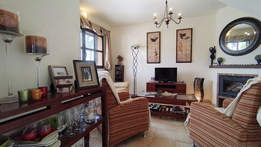 3 sypialnia Dom blizniak na sprzedaż w Hacienda del Alamo z basenem garażem - 242 500 € (Ref: 8959884)