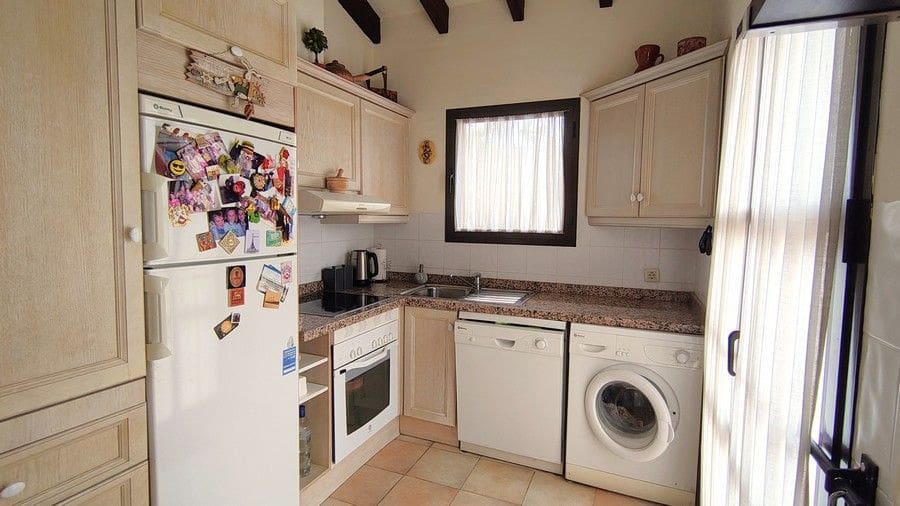 3 sypialnia Dom blizniak na sprzedaż w Hacienda del Alamo z basenem garażem - 242 500 € (Ref: 8959884)