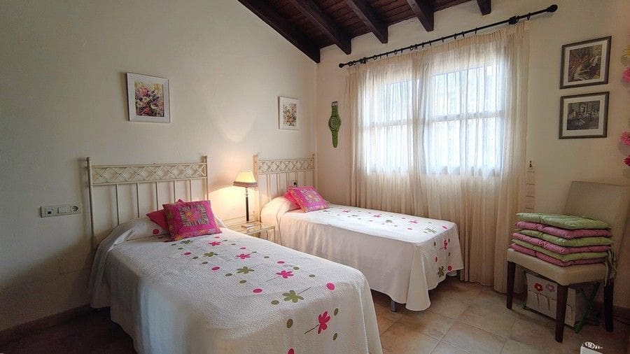 3 sypialnia Dom blizniak na sprzedaż w Hacienda del Alamo z basenem garażem - 242 500 € (Ref: 8959884)