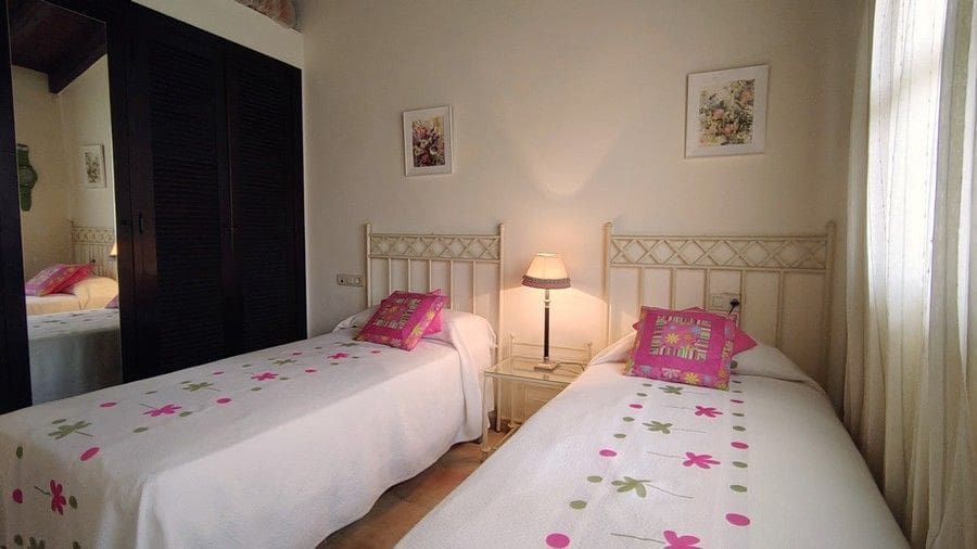 3 sypialnia Dom blizniak na sprzedaż w Hacienda del Alamo z basenem garażem - 242 500 € (Ref: 8959884)