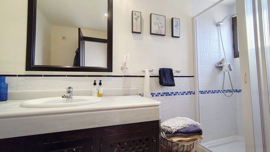 3 sypialnia Dom blizniak na sprzedaż w Hacienda del Alamo z basenem garażem - 242 500 € (Ref: 8959884)