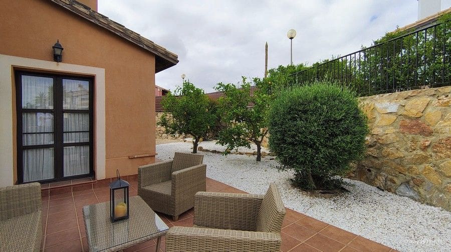 3 sypialnia Dom blizniak na sprzedaż w Hacienda del Alamo z basenem garażem - 242 500 € (Ref: 8959884)