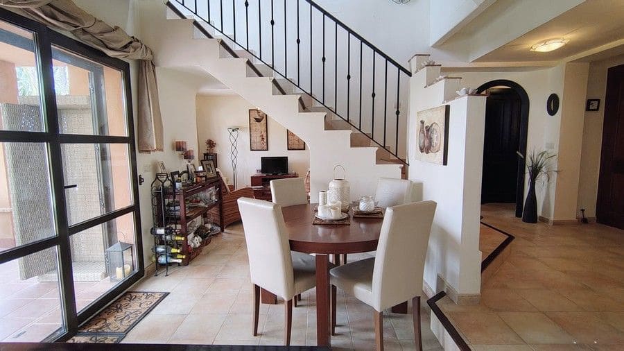 3 makuuhuone Paritalo myytävänä paikassa Hacienda del Alamo mukana uima-altaan 
autotalli - 242 500 € (Ref: 8959884)