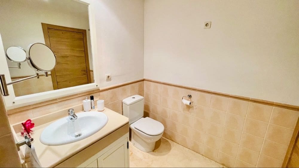 3 sypialnia Dom blizniak na sprzedaż w Hacienda del Alamo z basenem garażem - 215 000 € (Ref: 8987967)