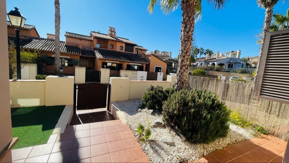 3 sypialnia Dom blizniak na sprzedaż w Hacienda del Alamo z basenem garażem - 215 000 € (Ref: 8987967)