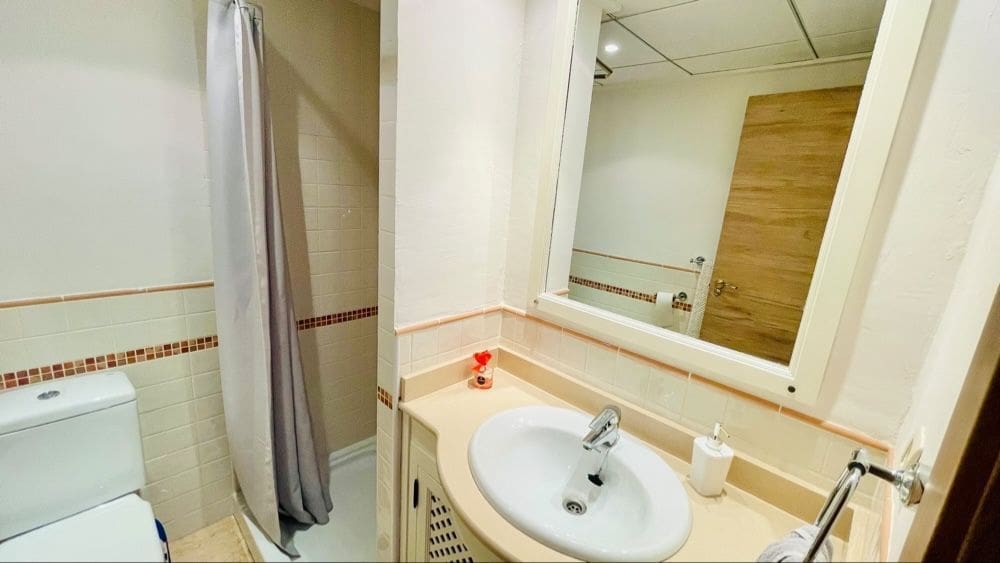 3 sypialnia Dom blizniak na sprzedaż w Hacienda del Alamo z basenem garażem - 215 000 € (Ref: 8987967)