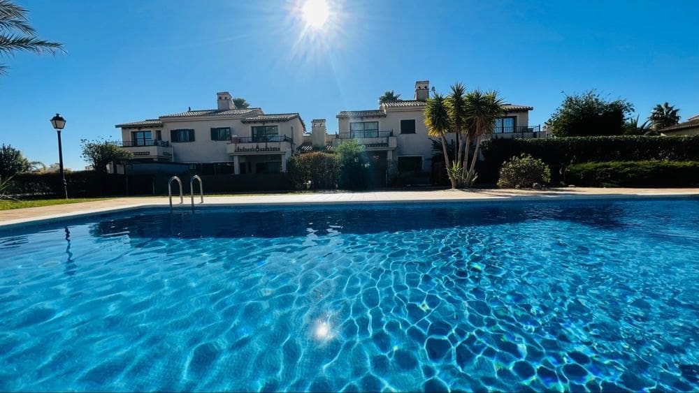 3 sypialnia Dom blizniak na sprzedaż w Hacienda del Alamo z basenem garażem - 215 000 € (Ref: 8987967)