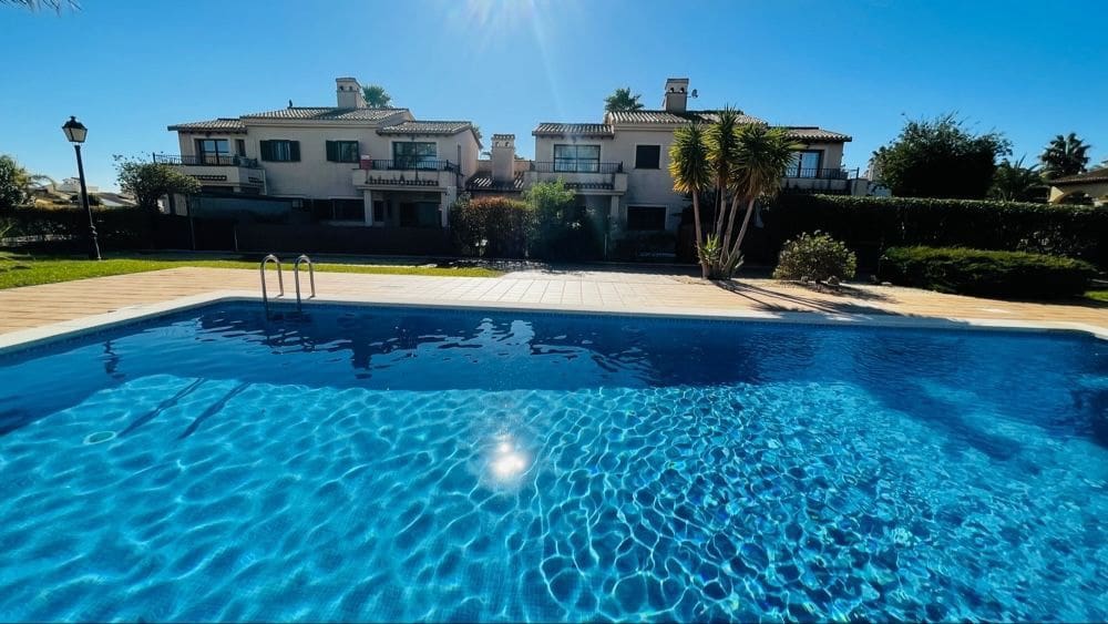 3 sypialnia Dom blizniak na sprzedaż w Hacienda del Alamo z basenem garażem - 215 000 € (Ref: 8987967)