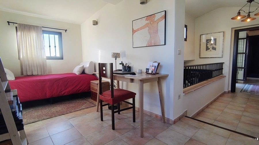 4 bedroom Villa for sale in Hacienda del Alamo with pool - € 500,000 (Ref: 9057002)