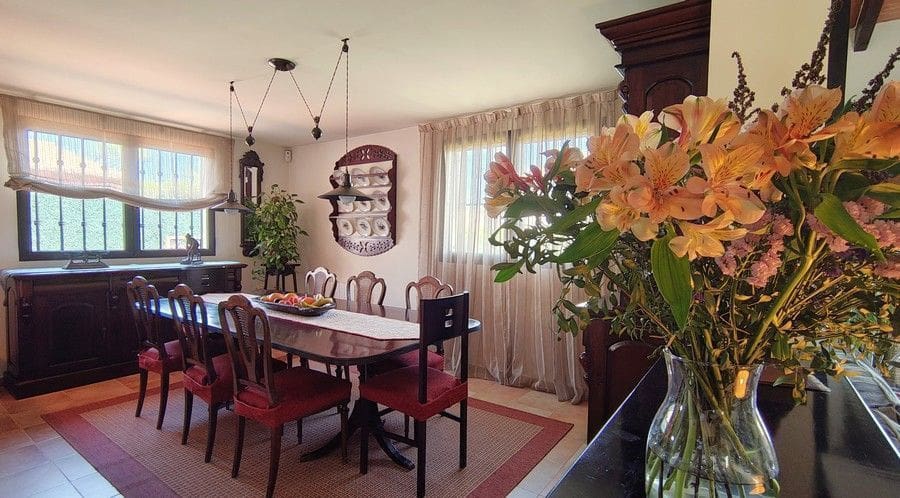 4 bedroom Villa for sale in Hacienda del Alamo with pool - € 500,000 (Ref: 9057002)