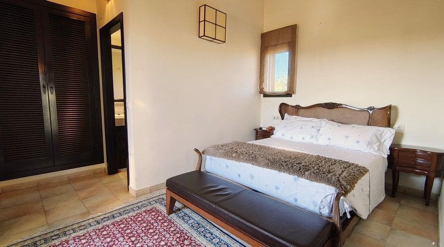 4 bedroom Villa for sale in Hacienda del Alamo with pool - € 500,000 (Ref: 9057002)