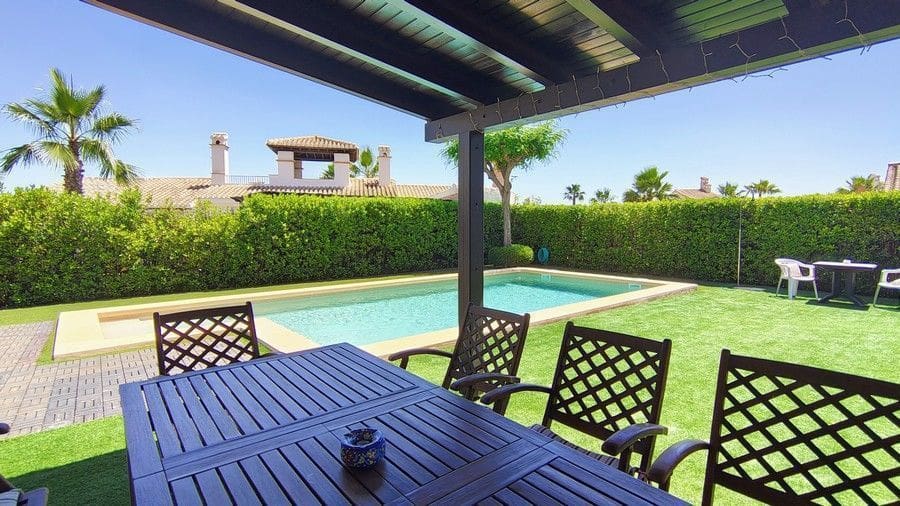 4 bedroom Villa for sale in Hacienda del Alamo with pool - € 500,000 (Ref: 9057002)