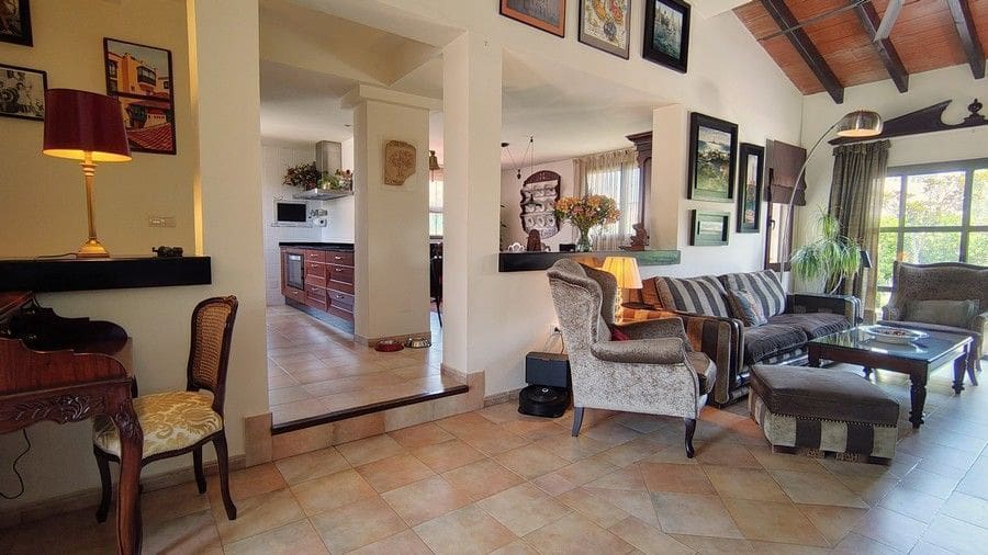 4 makuuhuone Huvila myytävänä paikassa Hacienda del Alamo mukana uima-altaan - 550 000 € (Ref: 9057002)
