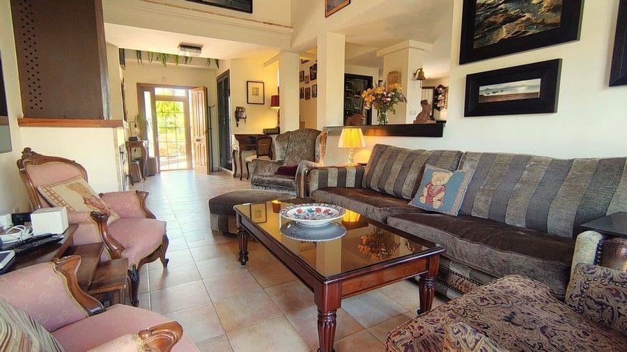 4 makuuhuone Huvila myytävänä paikassa Hacienda del Alamo mukana uima-altaan - 550 000 € (Ref: 9057002)