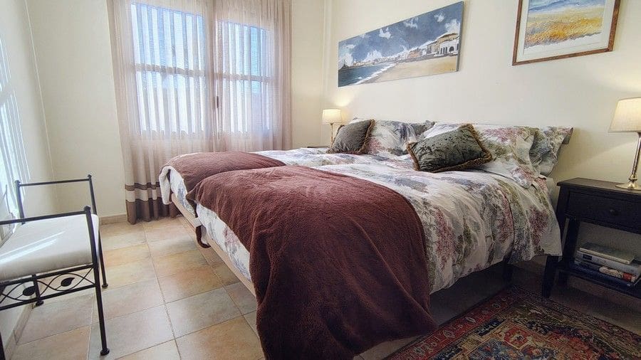 4 makuuhuone Huvila myytävänä paikassa Hacienda del Alamo mukana uima-altaan - 550 000 € (Ref: 9057002)