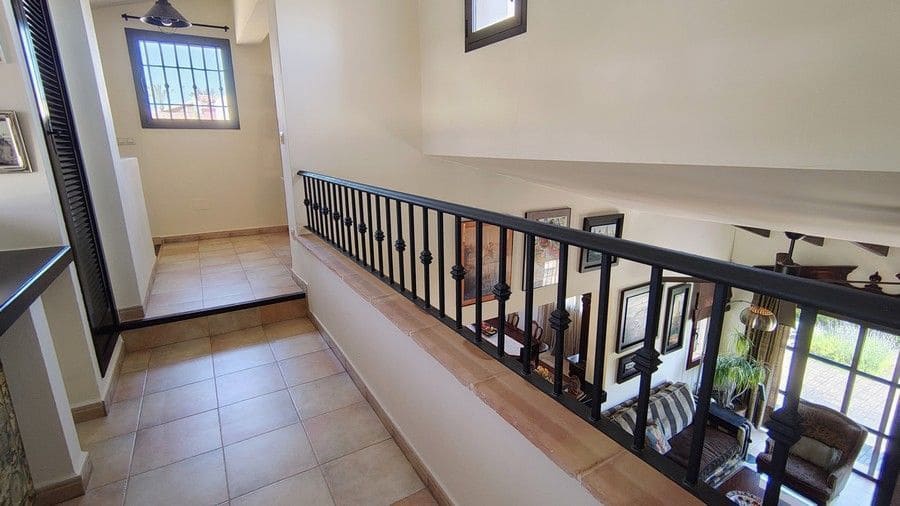 4 makuuhuone Huvila myytävänä paikassa Hacienda del Alamo mukana uima-altaan - 550 000 € (Ref: 9057002)