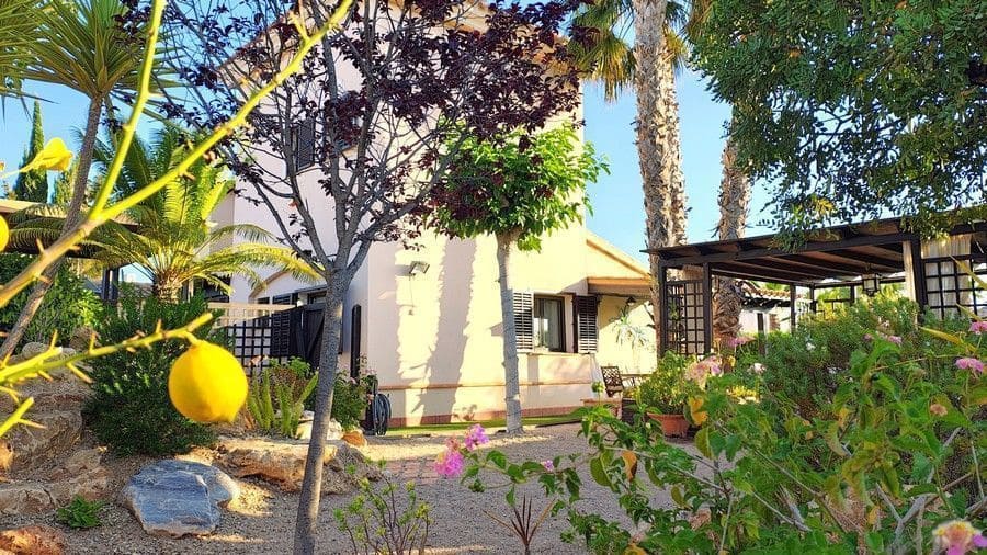 4 makuuhuone Huvila myytävänä paikassa Hacienda del Alamo mukana uima-altaan - 550 000 € (Ref: 9057002)
