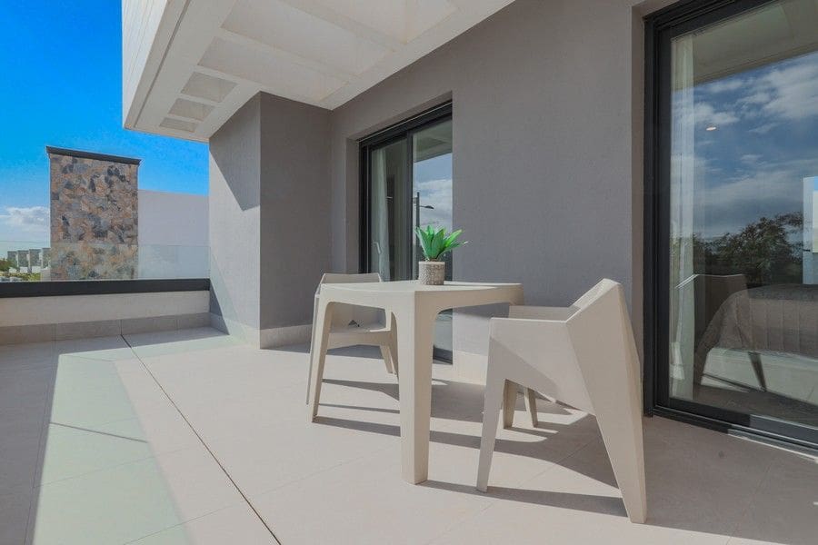 3 sypialnia Willa na sprzedaż w Los Alcazares z basenem - 555 000 € (Ref: 9289663)