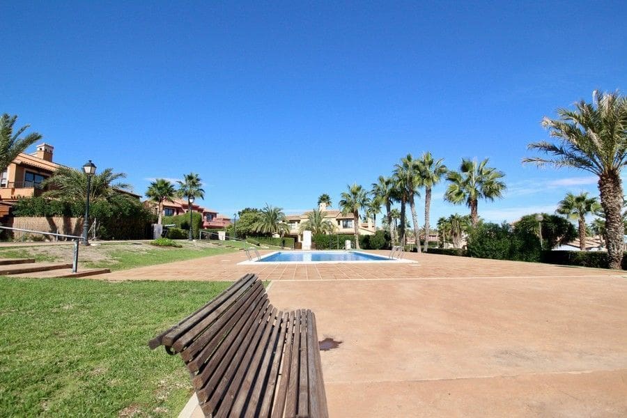 3 soverom Kjedet enebolig til salgs i Fuente Alamo de Murcia med svømmebasseng garasje - € 189 000 (Ref: 9332751)