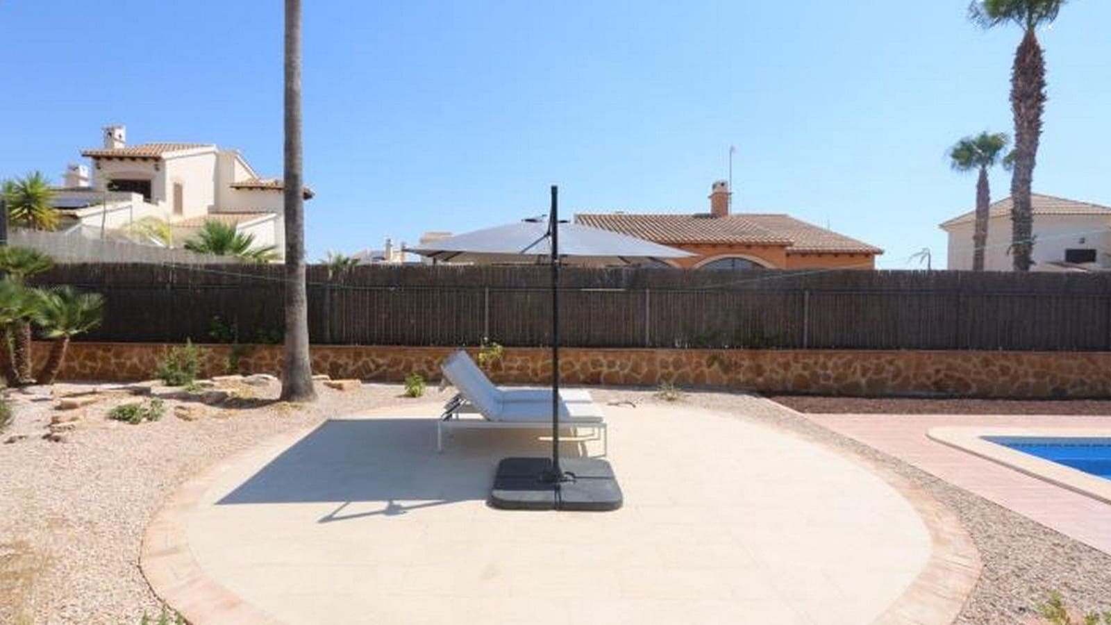 3 bedroom Bungalow for sale in Hacienda del Alamo with pool garage - € 357,000 (Ref: 9371190)