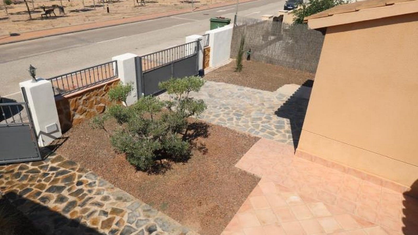3 bedroom Bungalow for sale in Hacienda del Alamo with pool garage - € 357,000 (Ref: 9371190)