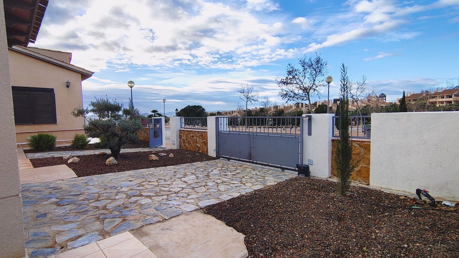 3 bedroom Bungalow for sale in Hacienda del Alamo with pool garage - € 357,000 (Ref: 9371190)