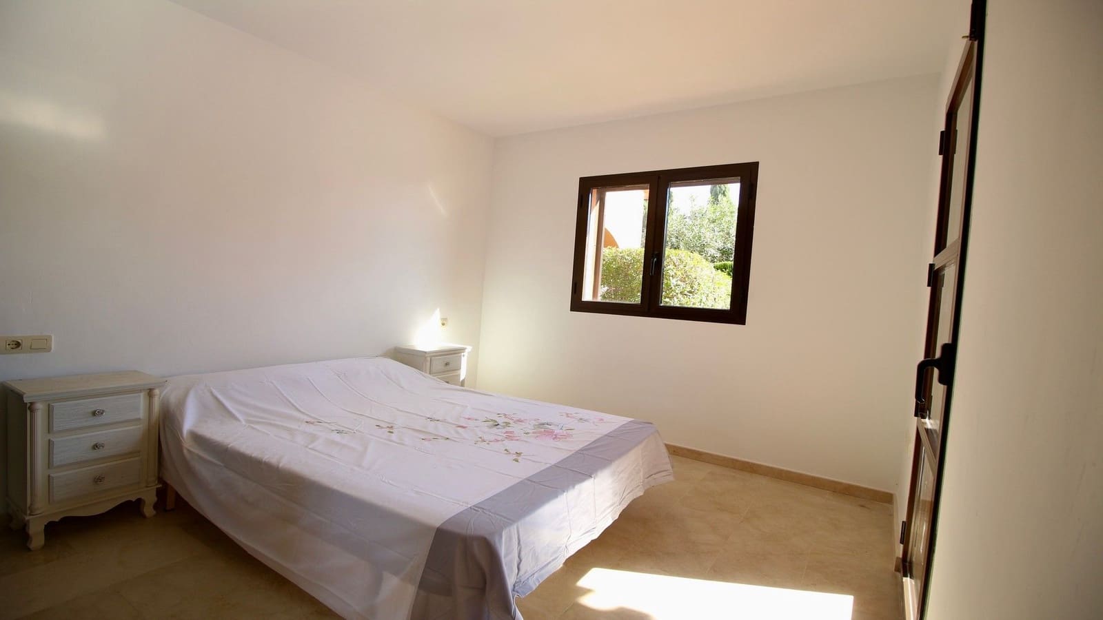 2 bedroom Semi-detached Villa for sale in Hacienda del Alamo with pool garage - € 215,000 (Ref: 9399971)