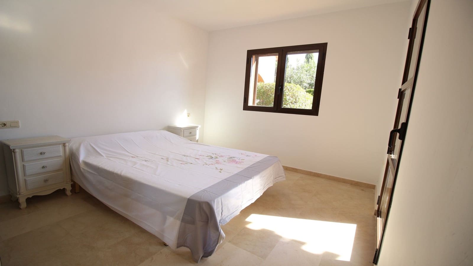 2 bedroom Semi-detached Villa for sale in Hacienda del Alamo with pool garage - € 215,000 (Ref: 9399971)