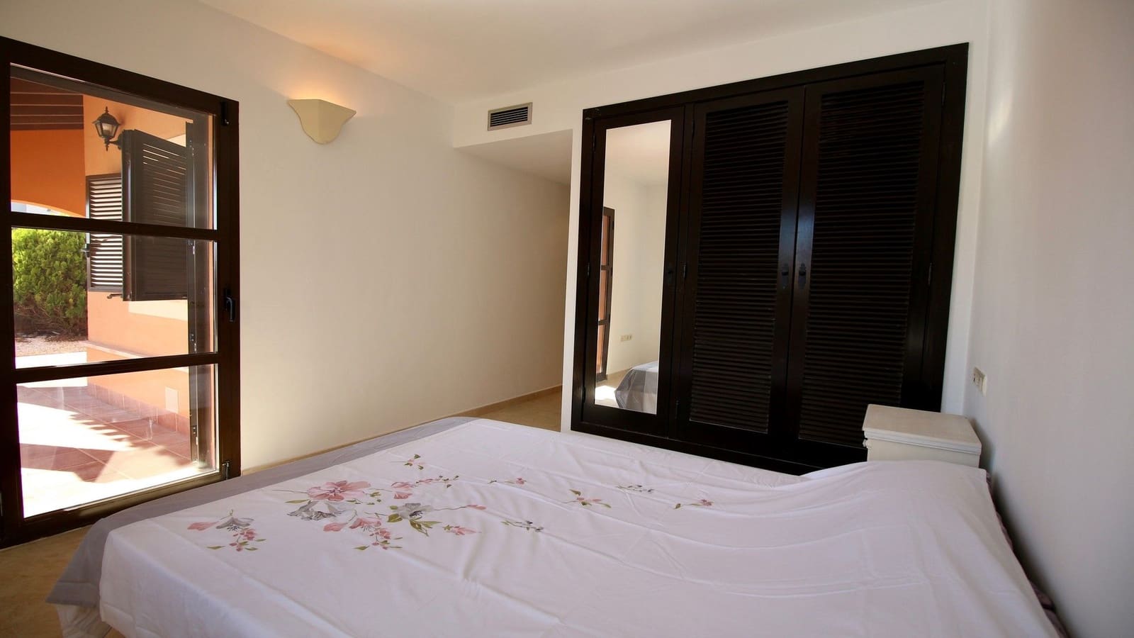 2 bedroom Semi-detached Villa for sale in Hacienda del Alamo with pool garage - € 215,000 (Ref: 9399971)