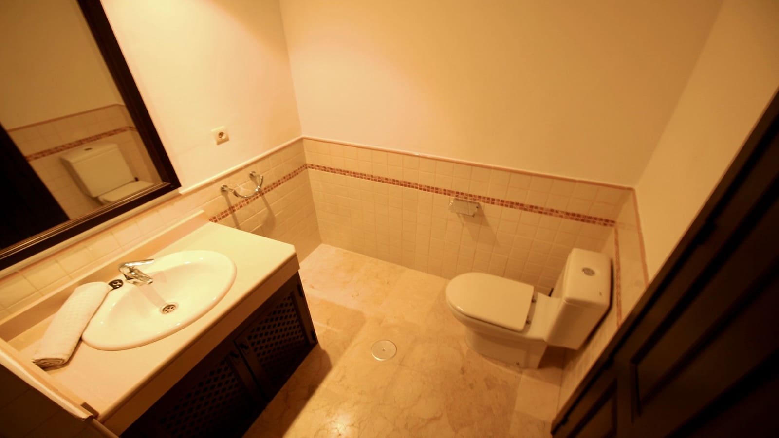 2 bedroom Semi-detached Villa for sale in Hacienda del Alamo with pool garage - € 215,000 (Ref: 9399971)