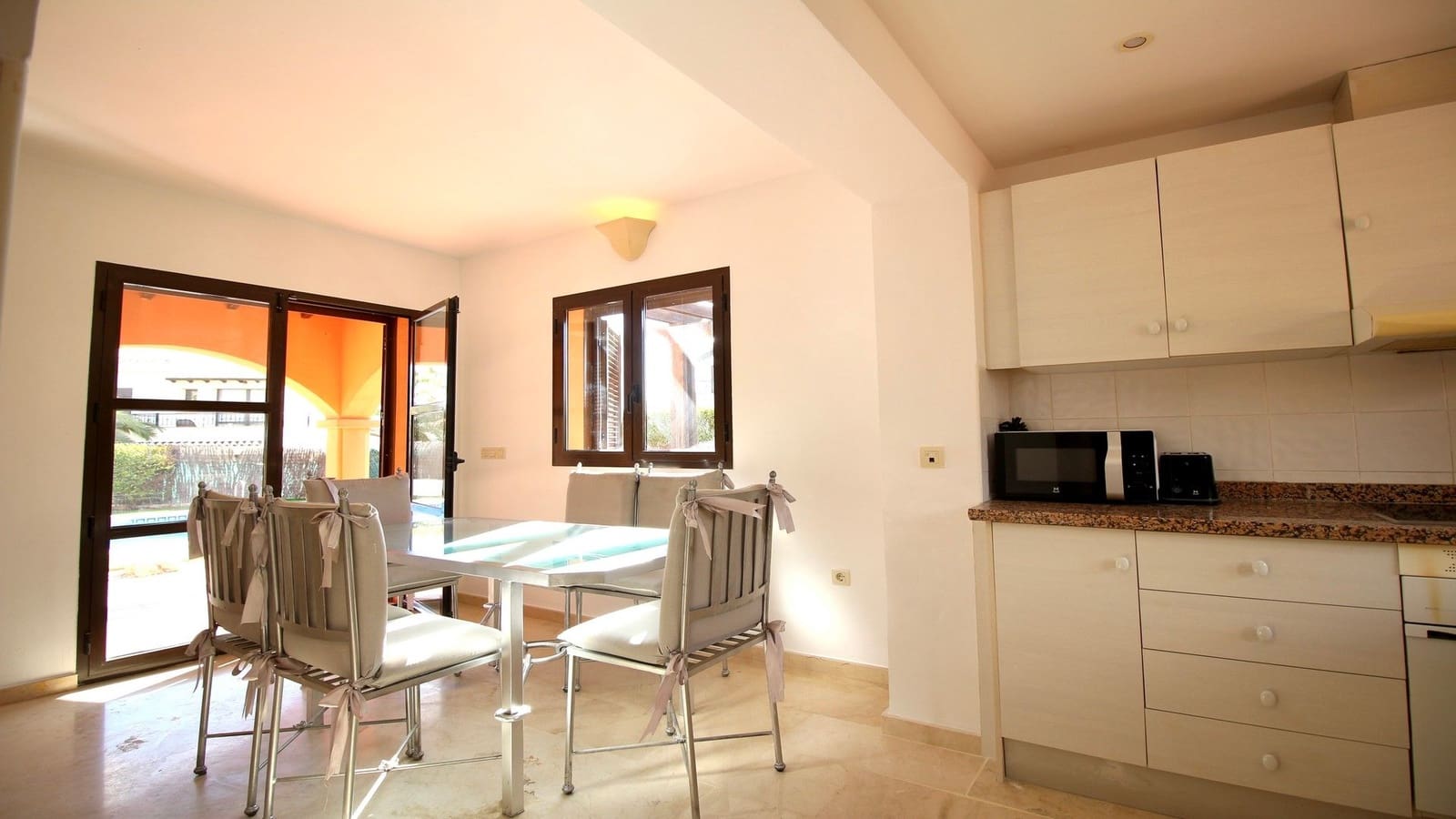 2 bedroom Semi-detached Villa for sale in Hacienda del Alamo with pool garage - € 215,000 (Ref: 9399971)