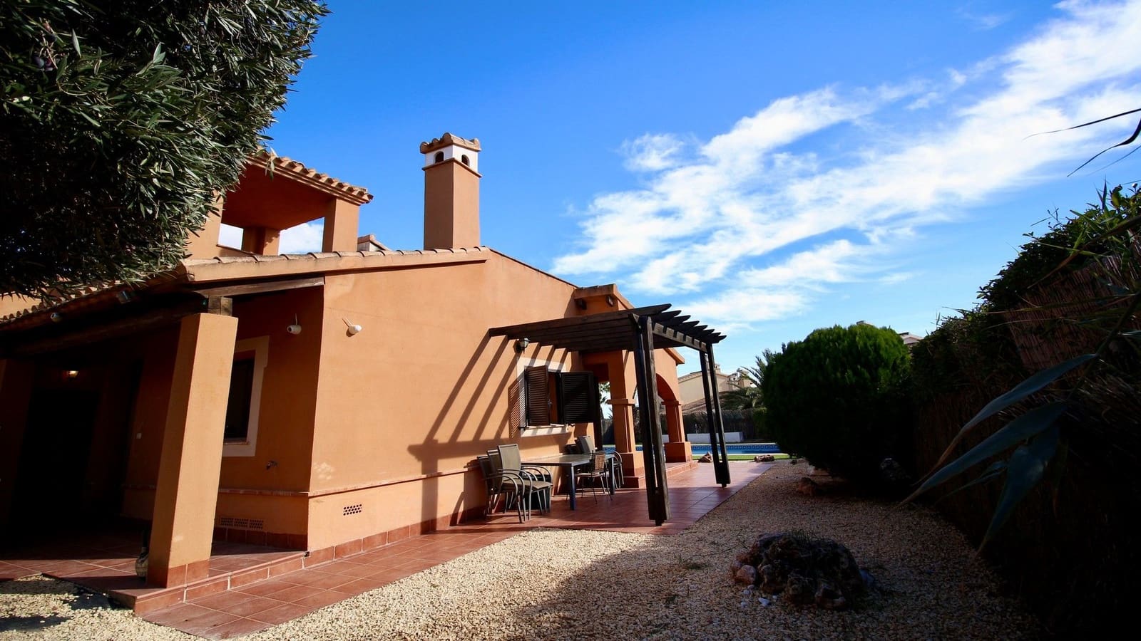 2 bedroom Semi-detached Villa for sale in Hacienda del Alamo with pool garage - € 215,000 (Ref: 9399971)